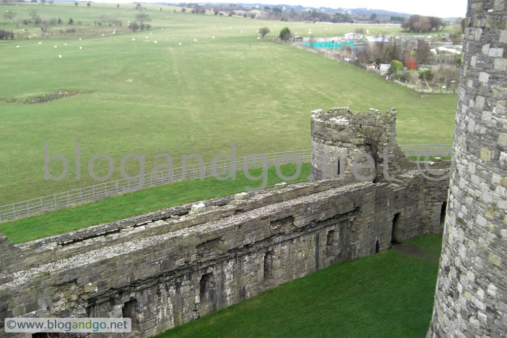 Beaumaris Castle - From the outer wall to the inner wall